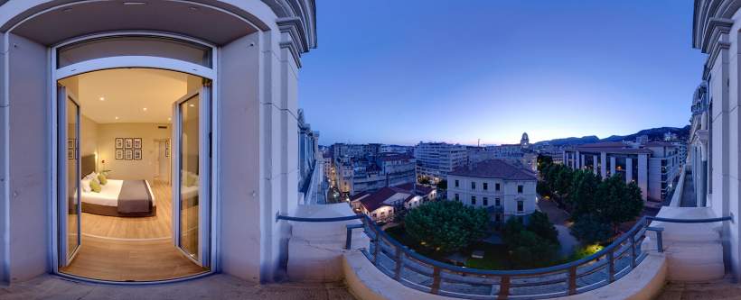 L&#039;hôtel Amirauté sur Street View Trusted